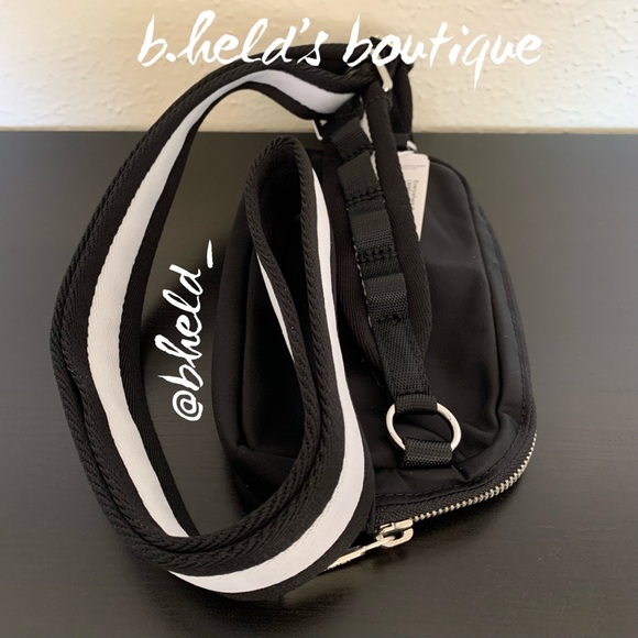 lululemon Everywhere Crossbody Bag in Black/White Neutral OS Brand New NWT - Picture 15 of 16